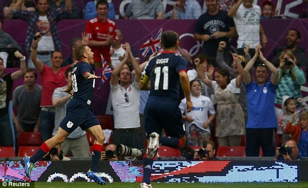 Giggs chính là người chuyền bóng cho Bellamy ghi bàn duy nhất cho đội tuyển Liên hiệp Anh.